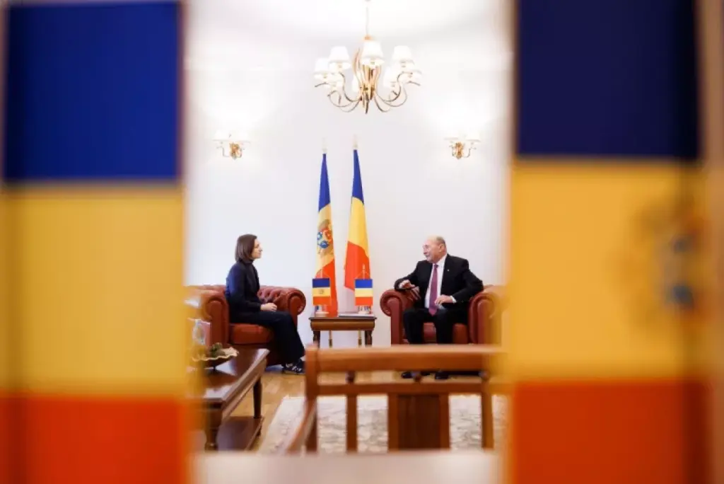 Moldovan president grants citizenship to former Romanian head of state Moldovan president grants citizenship to former Romanian head of state