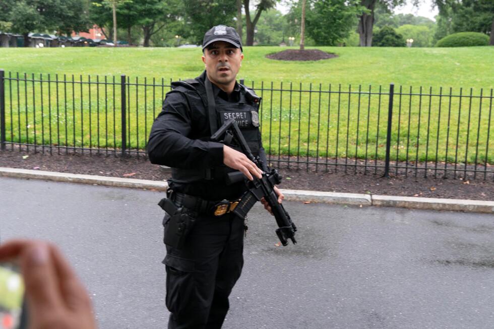 Suspect dead after approaching White House checkpoint with weapon, Secret Service says