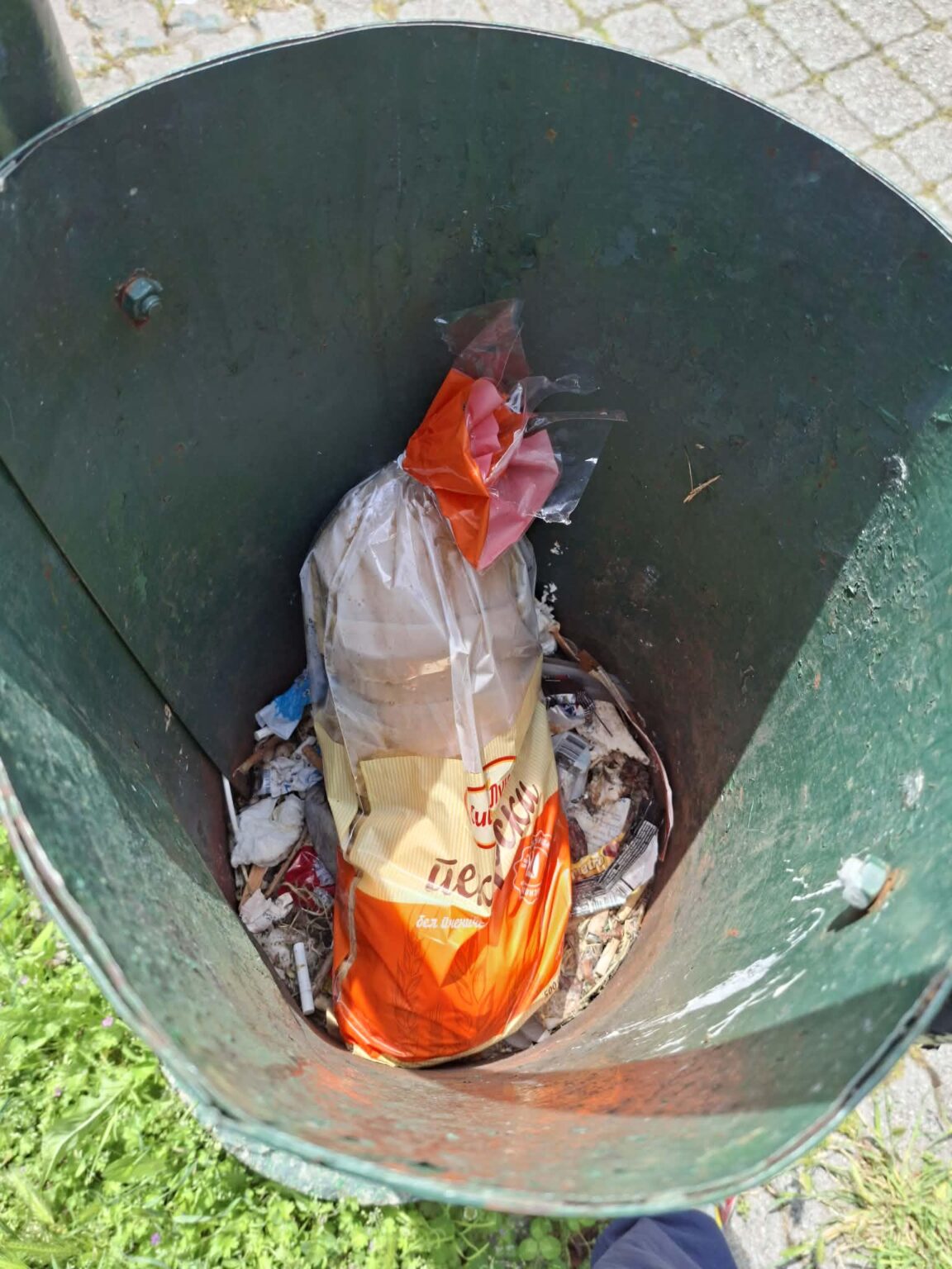 Where doggy bags are thrown Where doggy bags are thrown