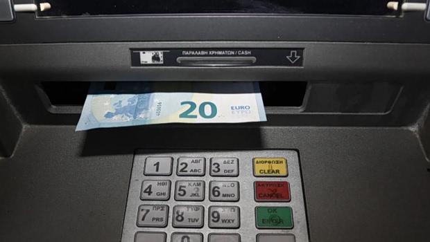 Greeks return to cash - ATM withdrawals increased