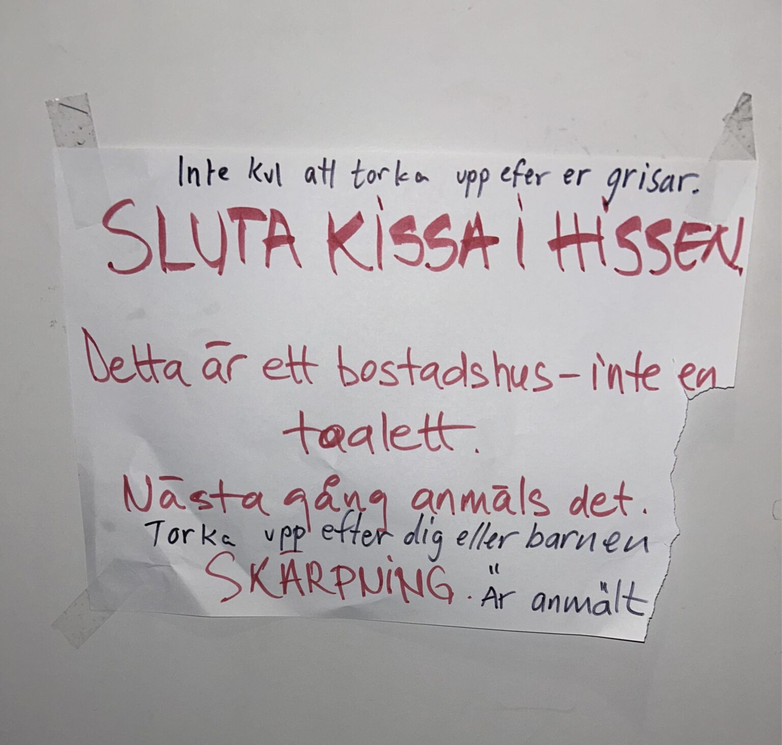 Tense atmosphere in the residential elevator... (Swedish angry paper submission)