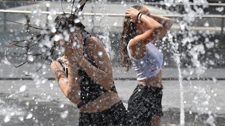 Greece heat deaths warning