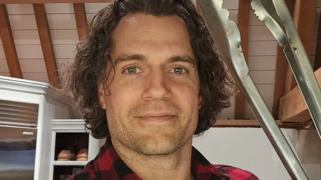 Henry Cavill Has A Great Time With Fans In Poland While Filming Highlander Henry Cavill Has A Great Time With Fans In Poland While Filming Highlander