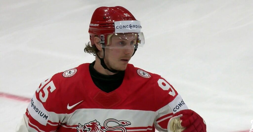 Nick Olesen gets Denmark on the board with the goal off the face-off – TSN Nick Olesen gets Denmark on the board with the goal off the face-off – TSN