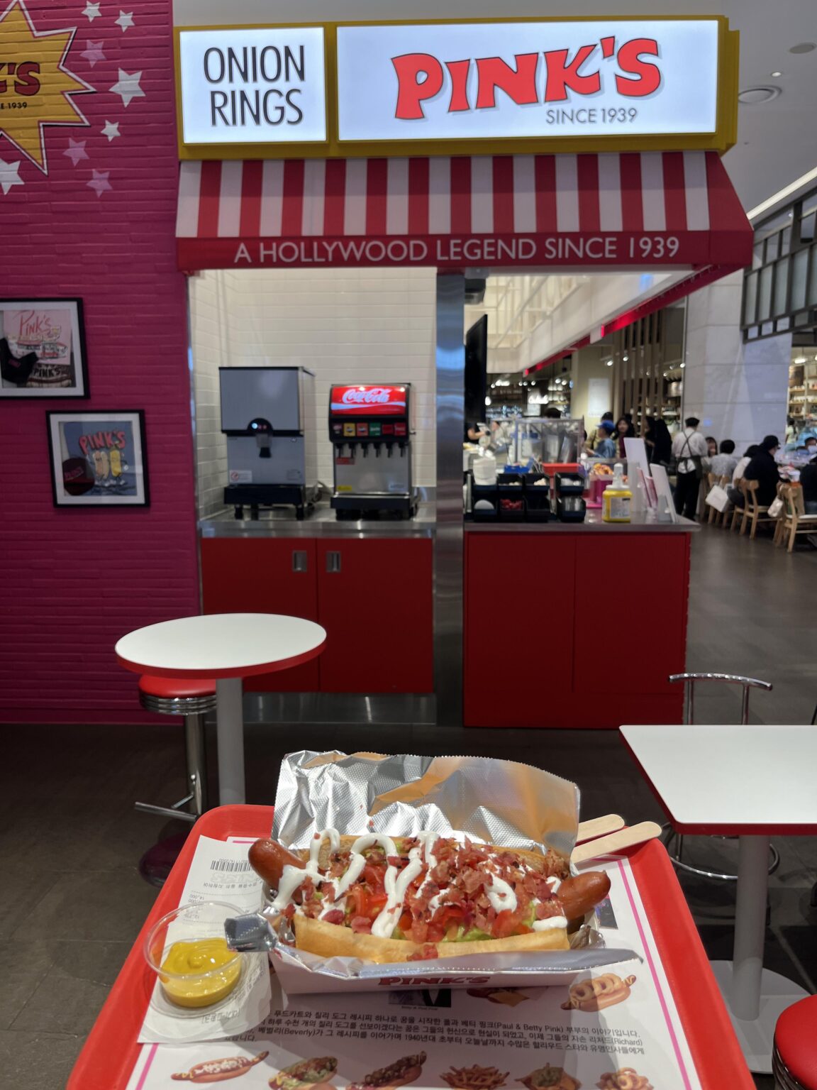 Pink’s Hot Dogs just opened at Hyundai Department Store in Pangyo! ๐ญ Pink's Hot Dogs just opened at Hyundai Department Store in Pangyo! ๐ญ
