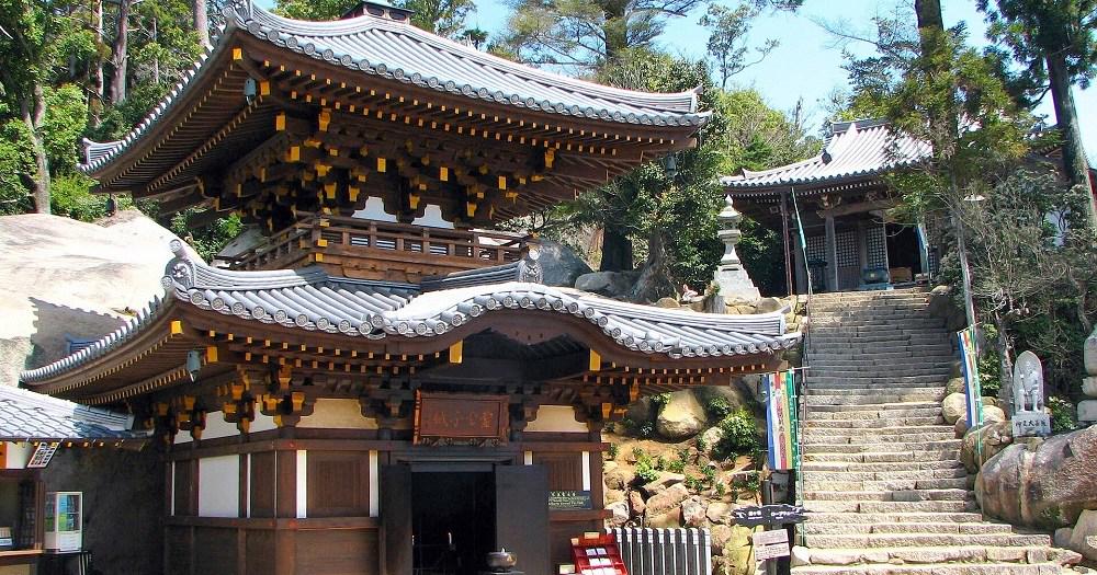 Japanese temple burns to the ground, fire burning inside for 1,200 years unharmed