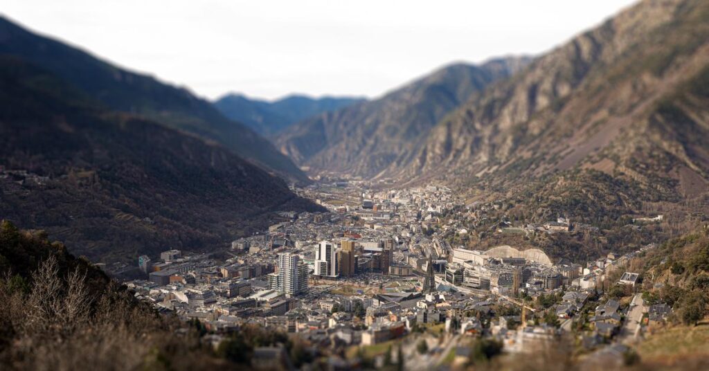 The resident population of Andorra reaches 89,484 people