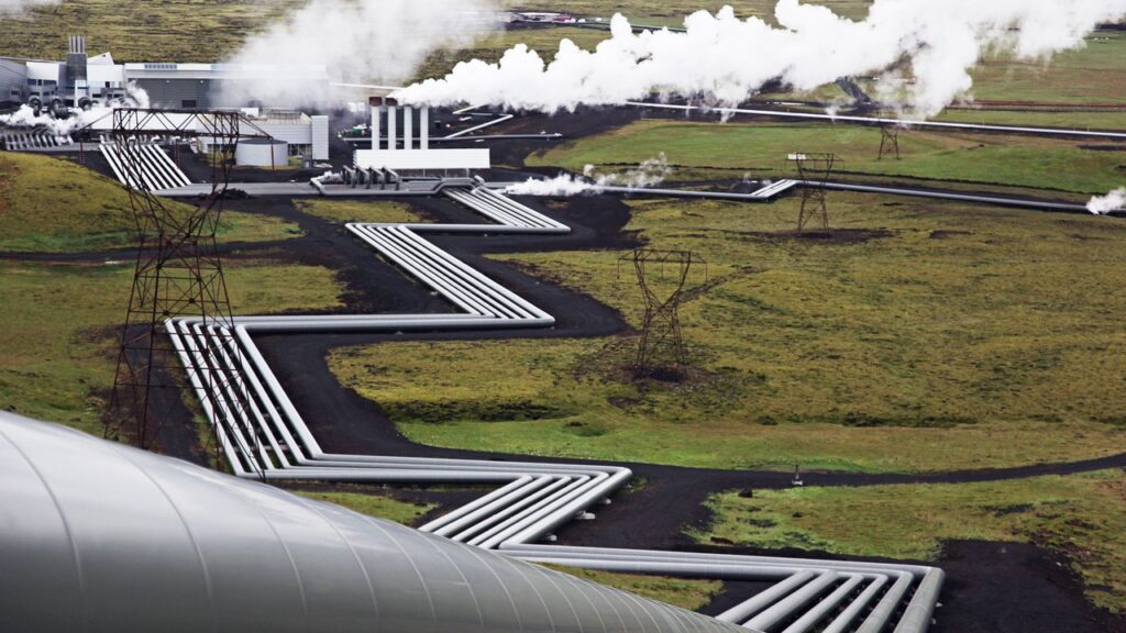 Iceland is going to lower a drill five kilometers to reach rock at 400 degrees and try to extract clean energy on a scale that a common well cannot achieve.