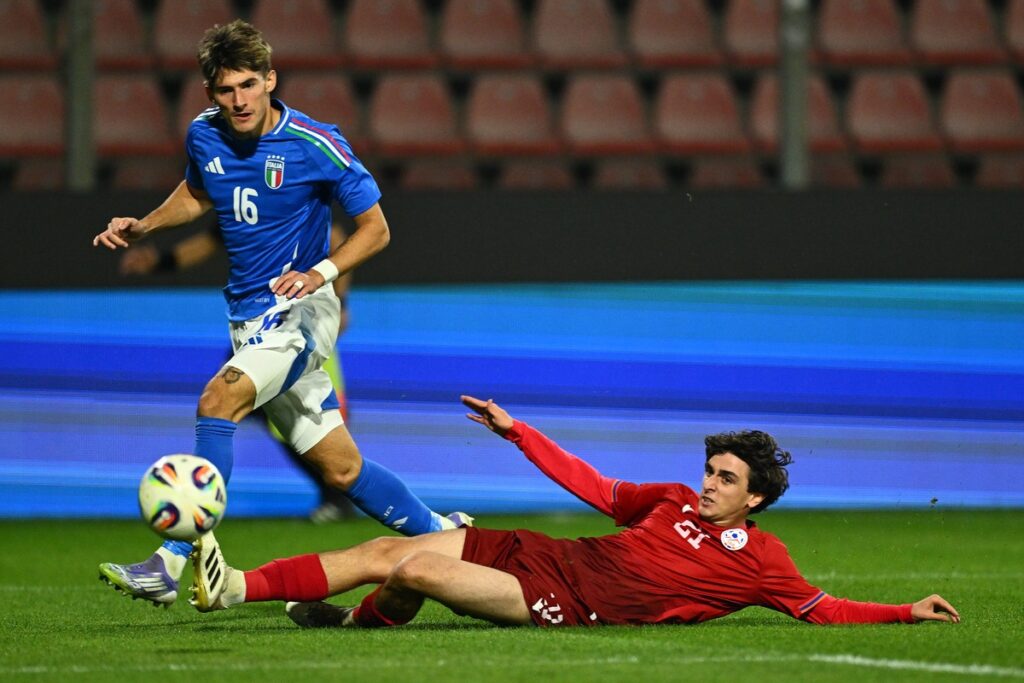 Italy add Fortini and increase 25-man squad for Luxembourg and Greece friendly tests CREMONA, ITALY - OCTOBER 14: Niccolò Fortini of Italy and Artur Askaryan of Armenia fight for the ball during the UEFA Euro U21 Qualification match between Italy and Armenia at Stadio Giovanni Zini on October 14, 2025 in Cremona, Italy. (Photo by Marco M. Mantovani/Getty Images)