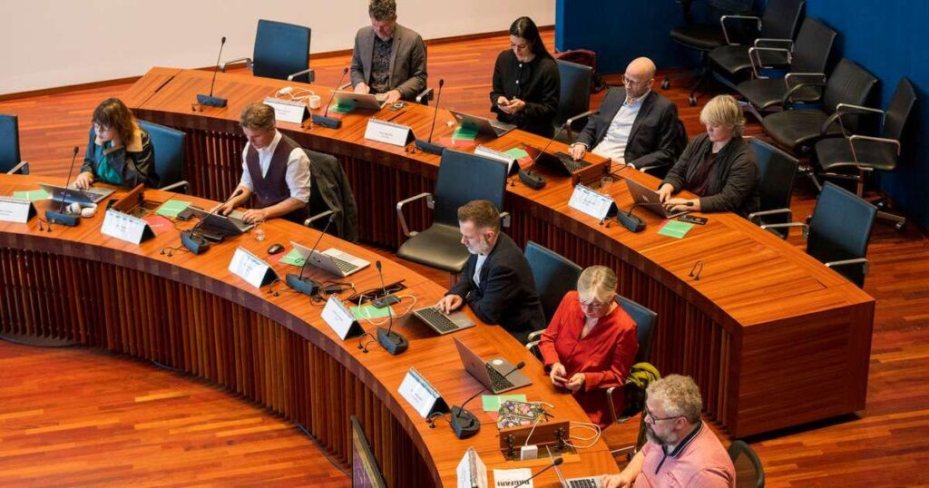 View leaked insider information from the Town Hall - RÚV.is