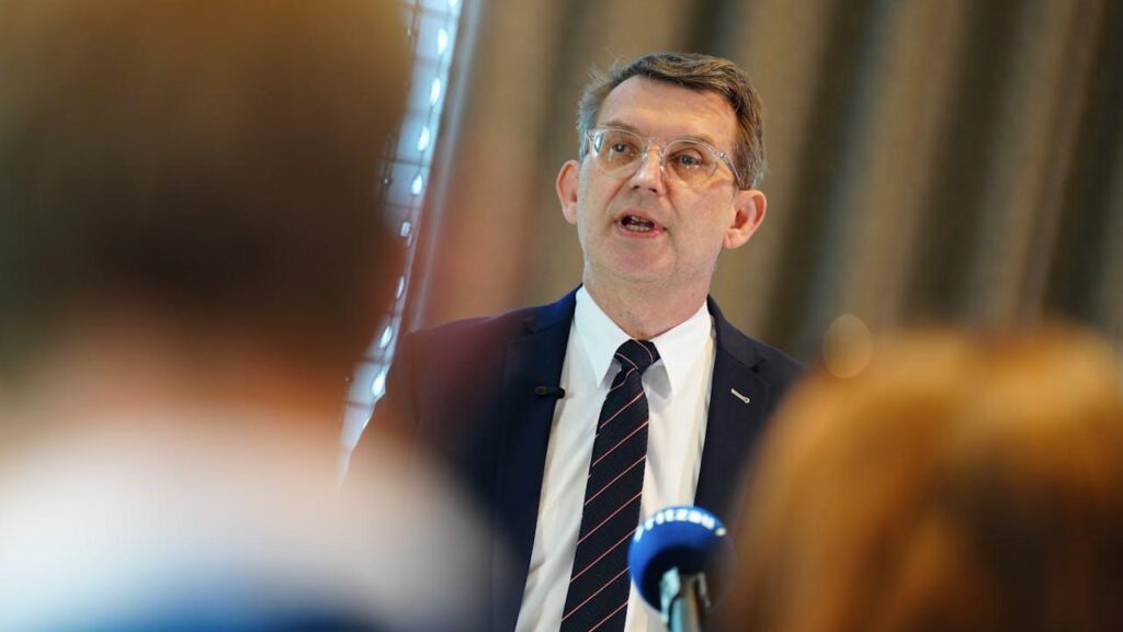 Troels Lund is going after the VLAK government