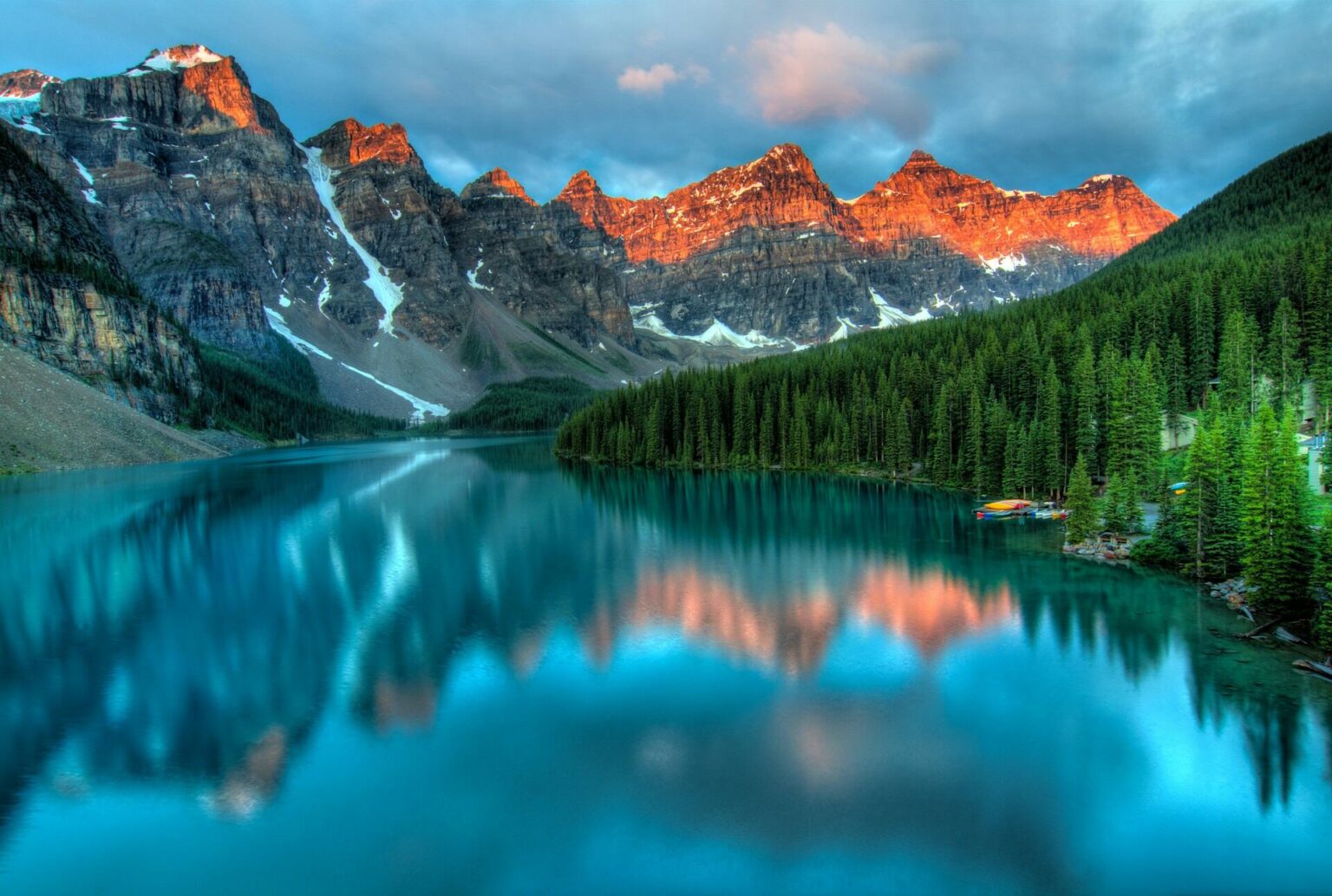 Canada opens its most spectacular national parks for free this summer parallax background