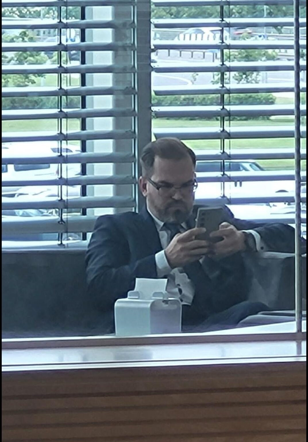 Drones cross the Lithuanian border for the second day in a row. While the sirens are sounding in Utena, the "minister" of national defense is busy pushing the LRT law in the Seimas.