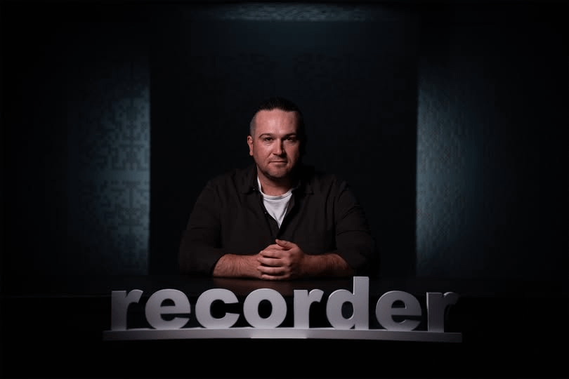 Sebastian Zachmann will publish video interviews and elaborate political analysis texts with background information and behind-the-scenes stories on the Recorder.