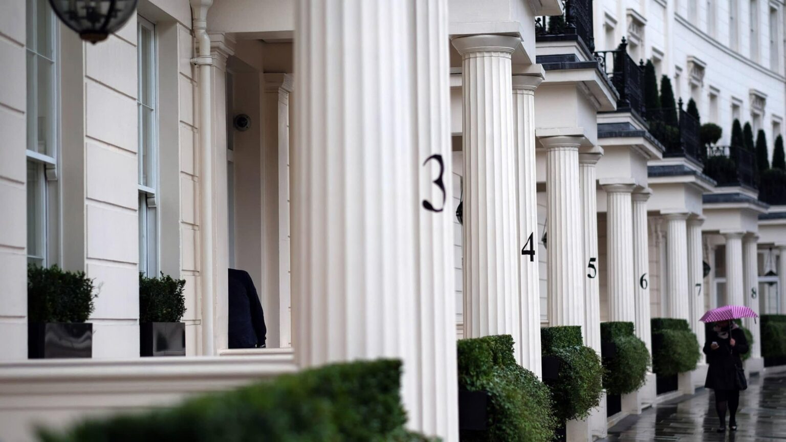 UK considers levying ‘oligarch premium’ on overseas buyers of expensive homes