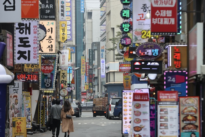 Korea’s double-edged economy: Chips boom and stocks soar, yet households feel poorer Korea’s double-edged economy: Chips boom and stocks soar, yet households feel poorer