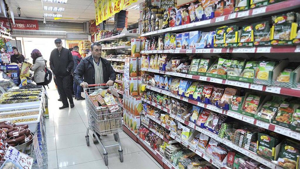 With the regulation of the Ministry of Agriculture and Forestry, long-lasting foods that have passed the recommended consumption date have been opened to be sold to the public in "special sections" to be established in markets.