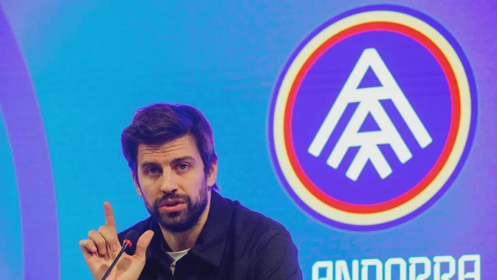 A referee accuses Piqué of harassing him in the dressing room: ‘chasing me a few centimeters from my face, with a threatening attitude’ A referee accuses Piqué of harassing him in the dressing room: 'chasing me a few centimeters from my face, with a threatening attitude'