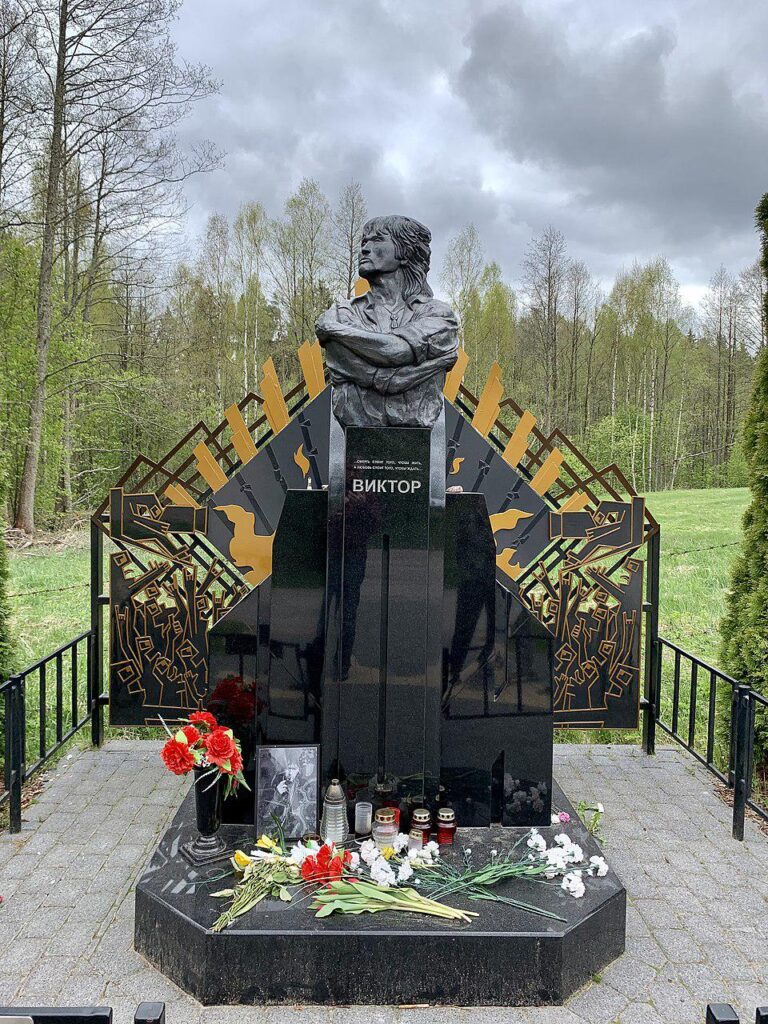 Do Latvians visit Viktor Tsoi’s memorial? Generally, how many people know that he died in Latvia?