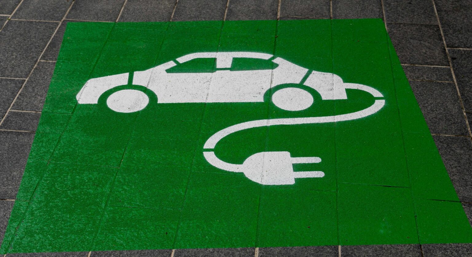 Estonia has enough electric car charging points; car purchases are slow