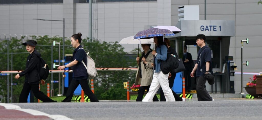 Samsung Electronics employees now score ‘almost like lawyers’ in Korea’s marriage market Samsung Electronics employees now score ‘almost like lawyers' in Korea's marriage market
