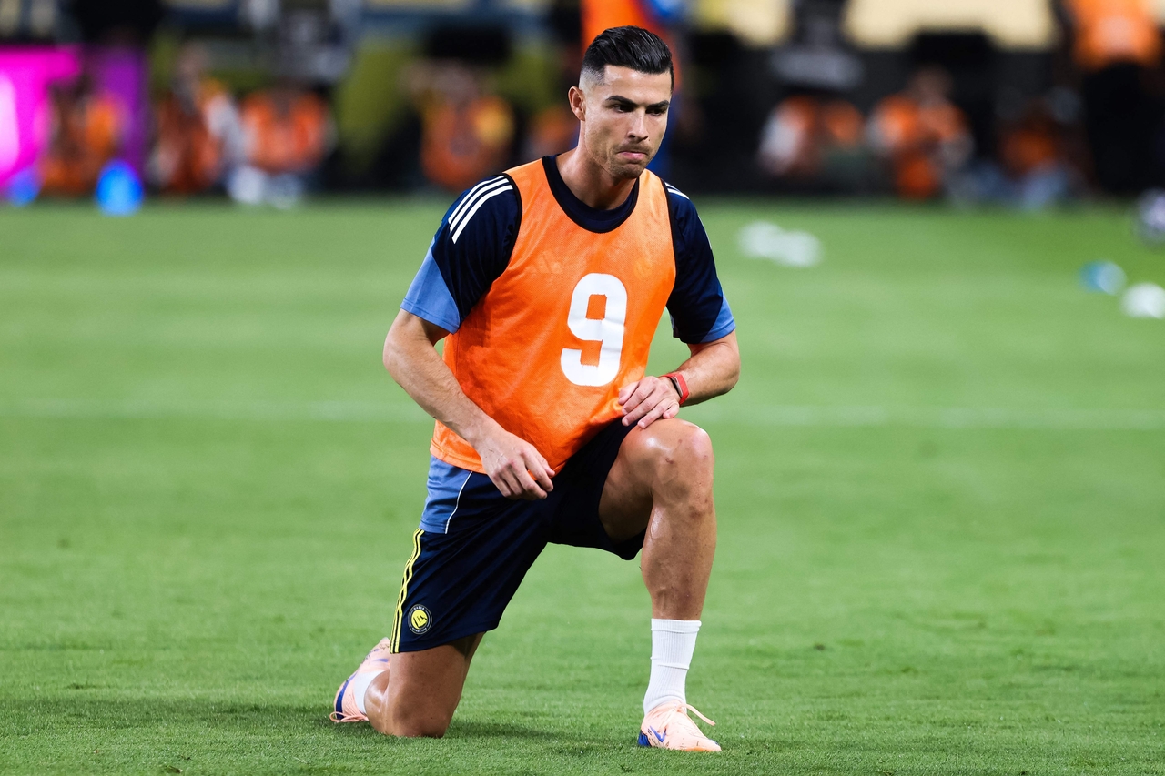 Al Nassr's Cristiano Ronaldo warmps up before a Saudi Pro League match against Al Hilal at King Fahd Sports City Stadium in Riyadh, Saudi Arabia, Tuesday.   (AFP-Yonhap)