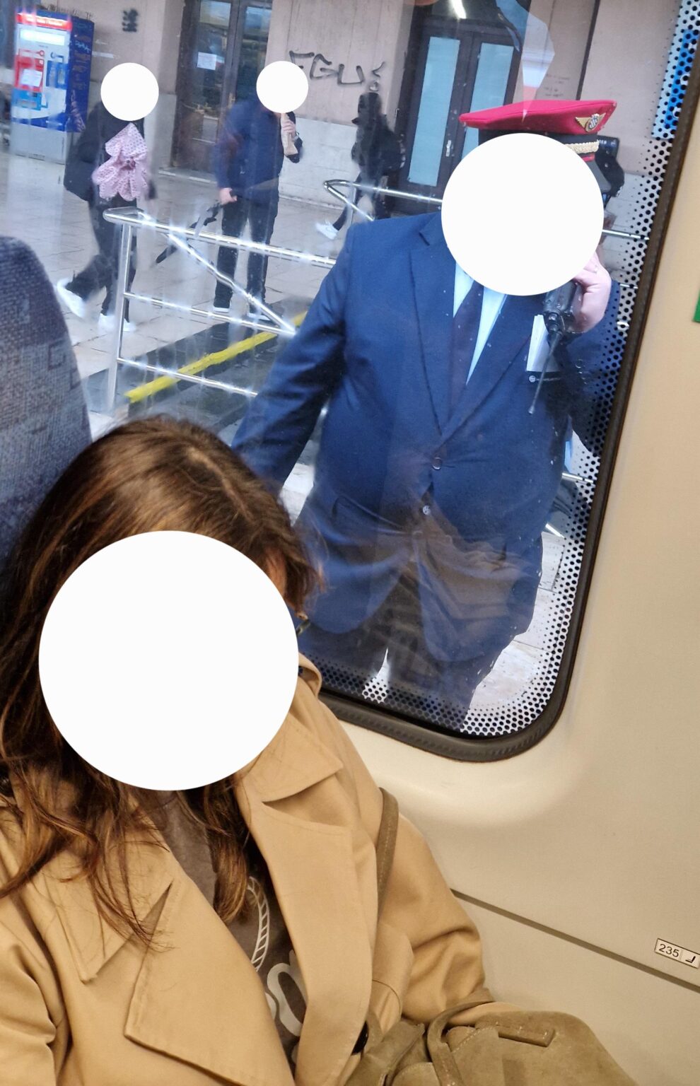 A nice gesture at the Central Station Text: A nice gesture at the Central Station Text:
