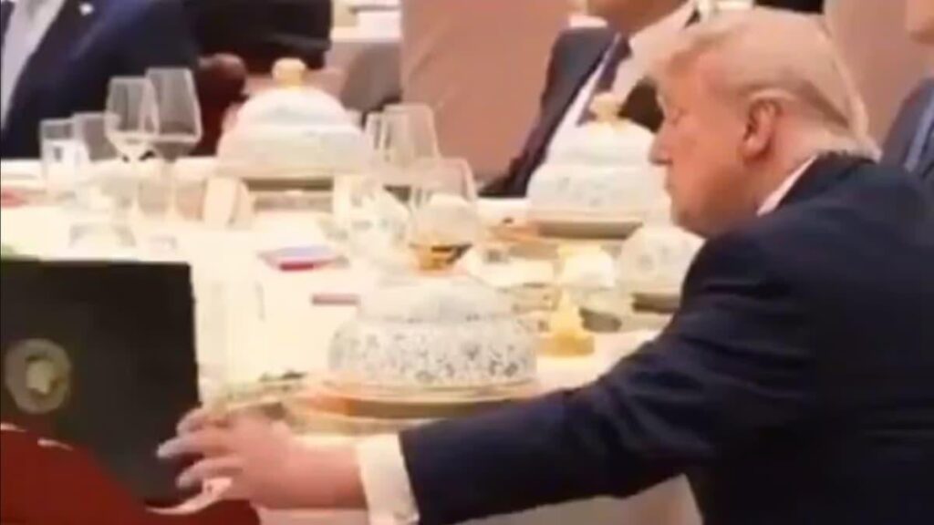 ‘He’s like an amateur spy’: Donald Trump appears to get caught snooping in Xi Jinping’s private notebook but it’s not what it looks like ‘He's like an amateur spy’: Donald Trump appears to get caught snooping in Xi Jinping’s private notebook but it’s not what it looks like