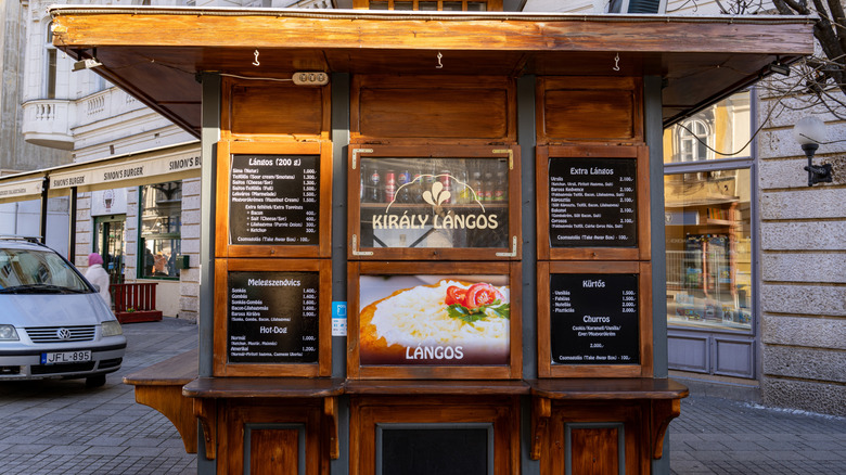 A kiosk selling làngos in downtown Budapest