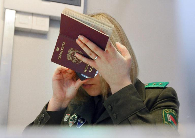I dream of visiting Belarus just to have one of your female border guards hold up my passport, like on this picture 😩