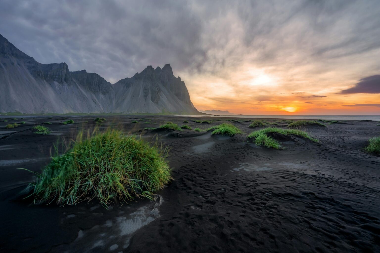 Rain Expected Across Iceland as Eastfjords Enjoy Brighter Weather Rain Expected Across Iceland as Eastfjords Enjoy Brighter Weather