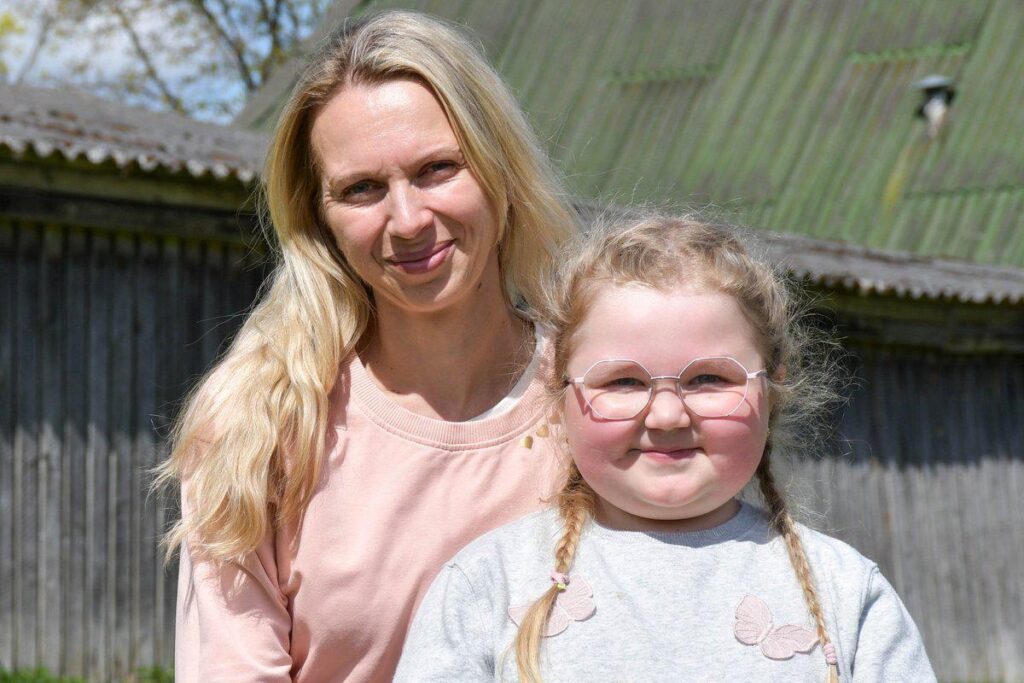 One family's fate strikes: the mother's cancer treatment had just ended, when the daughter was diagnosed with a brain tumor, then the father died