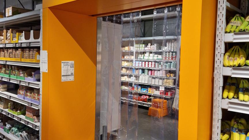 Avoid dirty pieces of plastic at Colruyt refrigerators