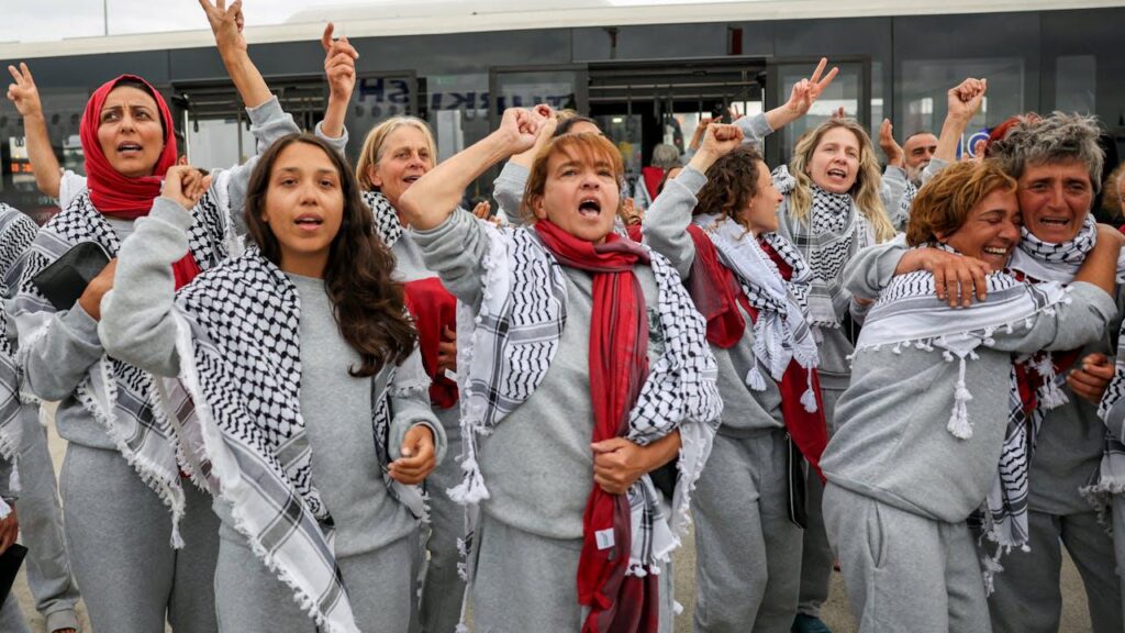 Dane detained in Israel: – I saw people get purple hands – The organizers of an emergency aid fleet accuse Israeli authorities of several different abuses, including rape. Dane detained in Israel: - I saw people get purple hands - The organizers of an emergency aid fleet accuse Israeli authorities of several different abuses, including rape.