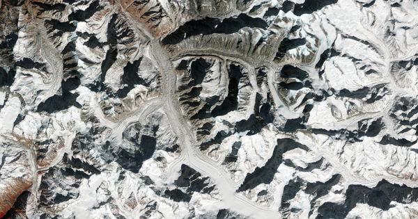 Record-breaking ice loss in Central Asia in 2025. The event is part of a broader global pattern of recent record-breaking glacier melt years, following extreme losses previously observed in, among others, the European Alps and the Pyrenees (2022), western North America (2023), and Svalbard (2024)