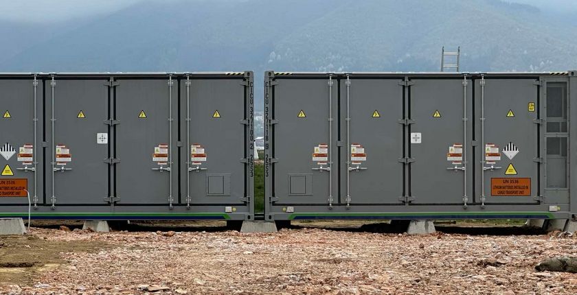 Renalfa IPP starts installing 200 MWh battery system at solar plant in North Macedonia renalfa ipp bess oslomej solar power plant