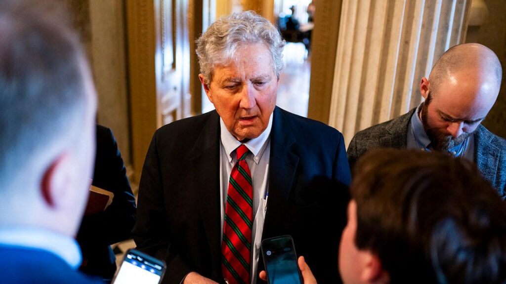 Senate unanimously advances resolution suspending senators’ pay during shutdown Senate unanimously advances resolution suspending senators’ pay during shutdown