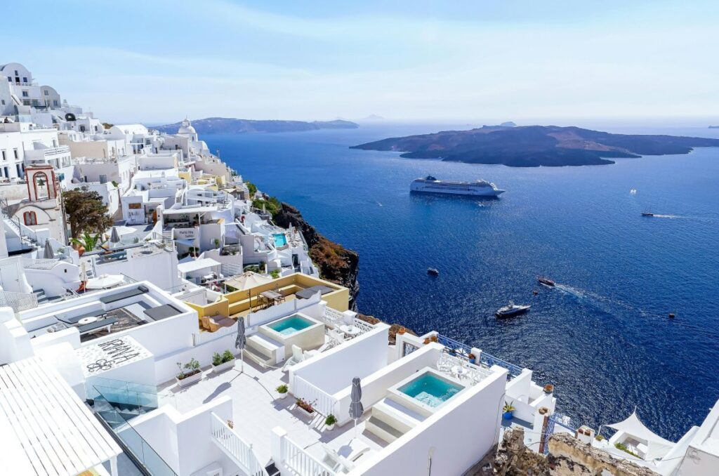 Greece Gains Ground Among Senior American Cruise Travelers Photo source: Pexels