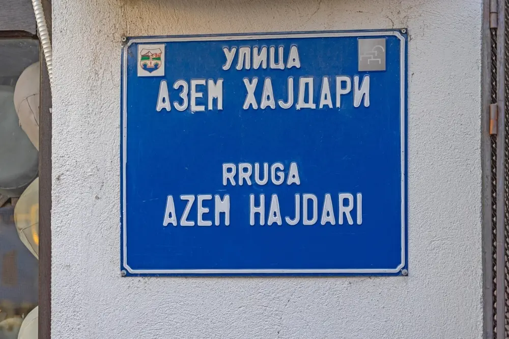 North Macedonia, the language issue continues to divide Bilingual signs in Macedonian and Albanian © Baloncici/Shutterstock