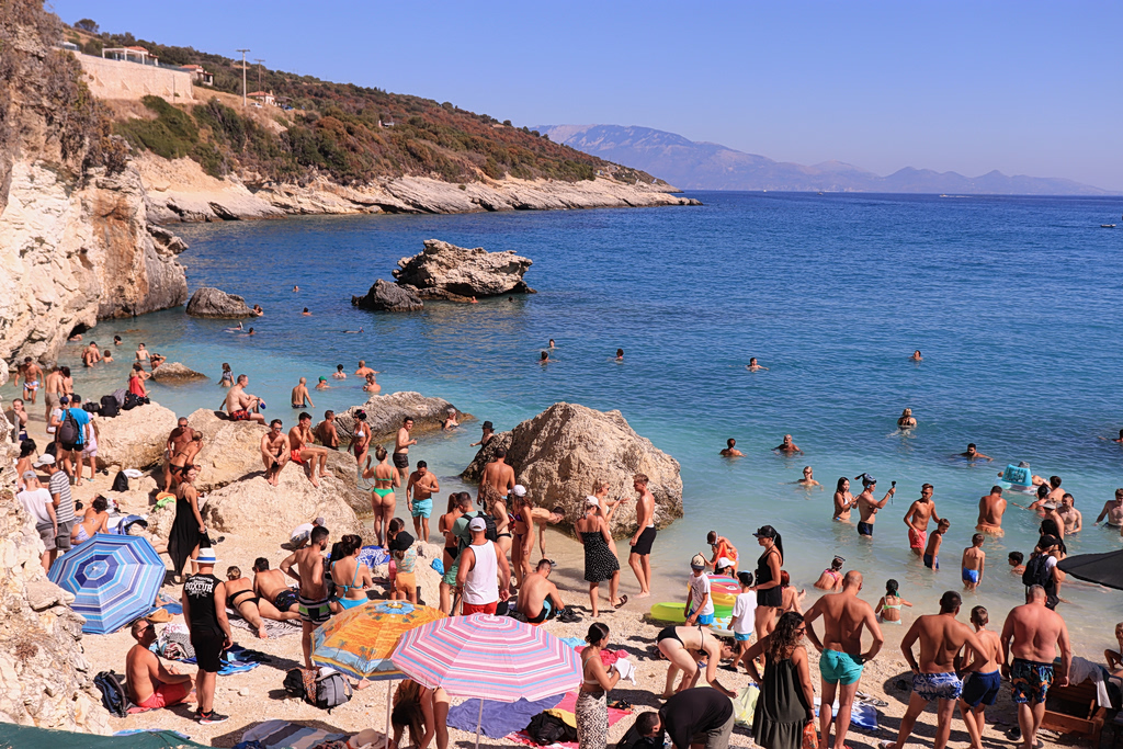 Warning Signs Cloud Greece’s Tourism Season Warning Signs Cloud Greece’s Tourism Season