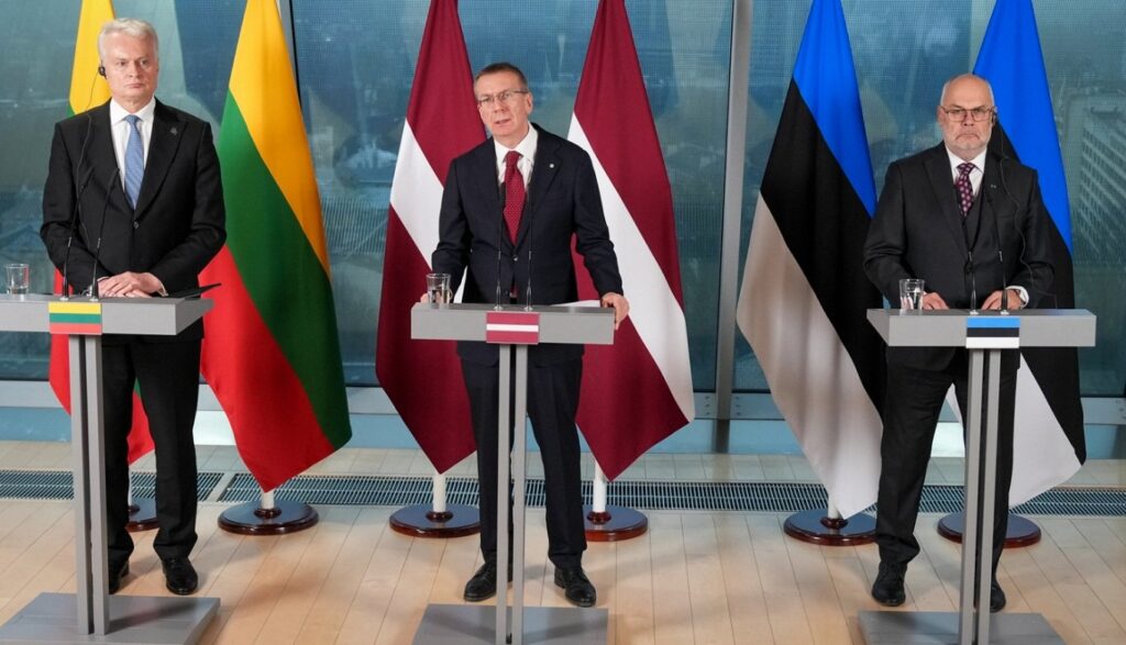 Baltic Presidents call for NATO air policing mission to become an ‘air defence mission’ / Article Batijas valstu prezidenti – Gitans Nausēda (no kreisās), Edgars Rinkēvičs un Alars Kariss