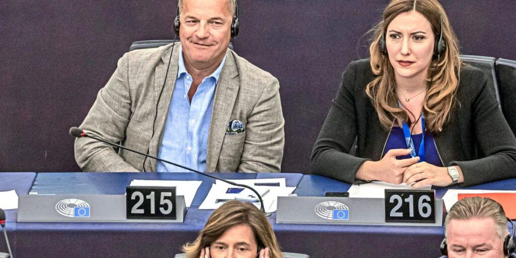EU MP sent “loyal German” greetings and sexist photos in FPÖ chats