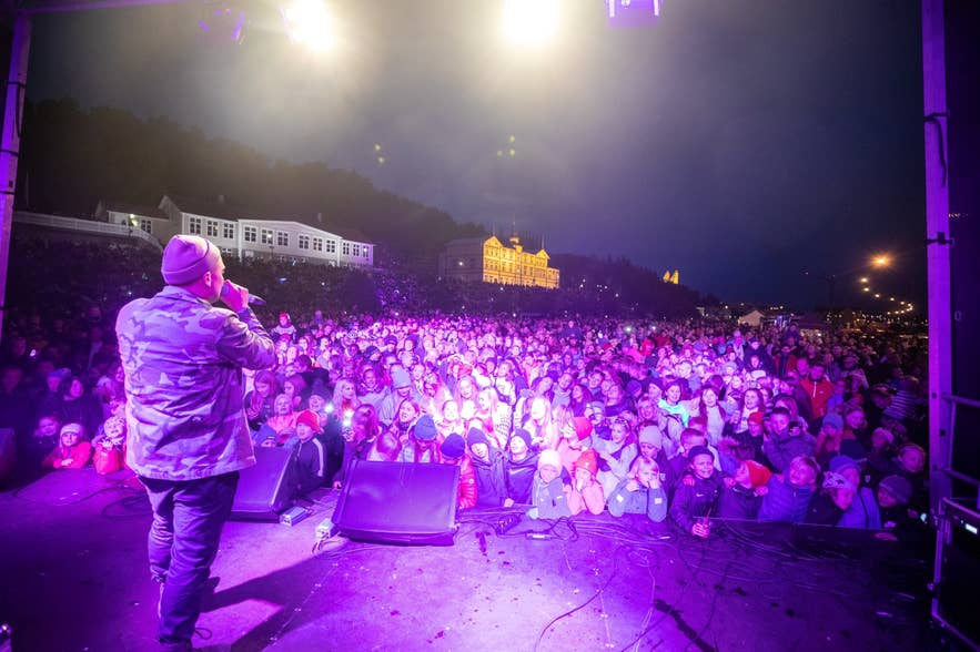 Live performance during Ein Med Ollu in Akureyri, showing the vibrant spirit of summer festivals in Iceland. Live performance during Ein Med Ollu in Akureyri, showing the vibrant spirit of summer festivals in Iceland.