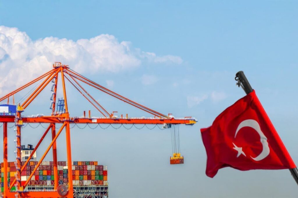 Türkiye’s April exports surge 22.3%, cutting trade deficit sharply A cargo crane loads containers at Mersin Port in southern Türkiye, date and time undisclosed. (Adobe Stock Photo)