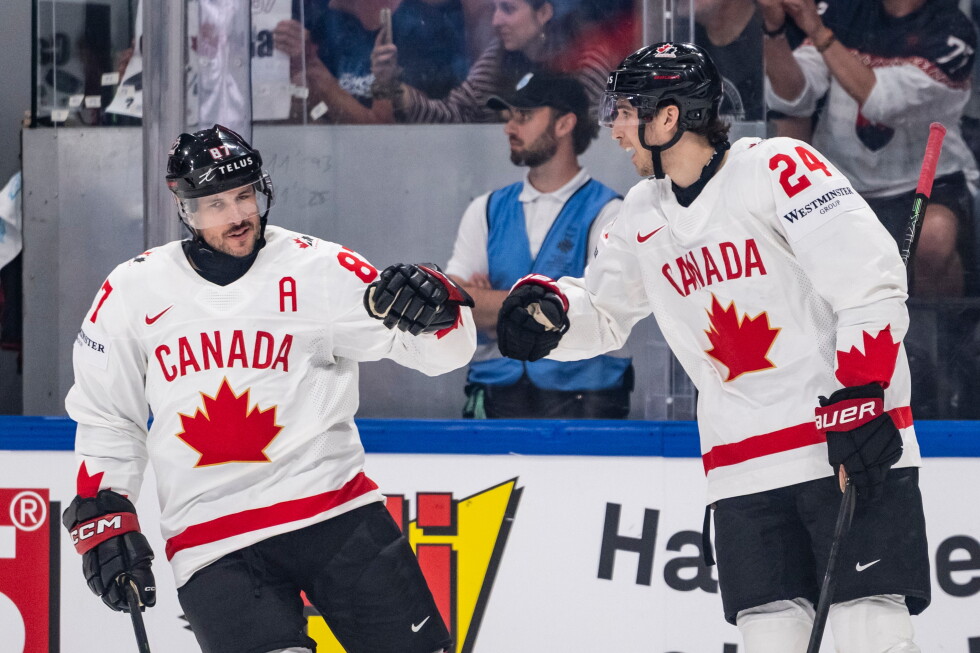 Canada scores 4 in the final period to beat Slovakia 5-1 at ice hockey worlds Canada scores 4 in the final period to beat Slovakia 5-1 at ice hockey worlds