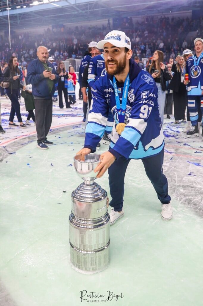 Ex-Husky Jackson wins 2nd Slovakian pro title in 3 years
