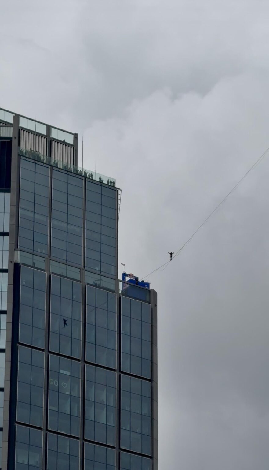 Estonian slackliner Jaan Roose made history today, crossing a 500-meter highline 180 meters above Warsaw’s iconic skyline between PKiN and Varso Tower.