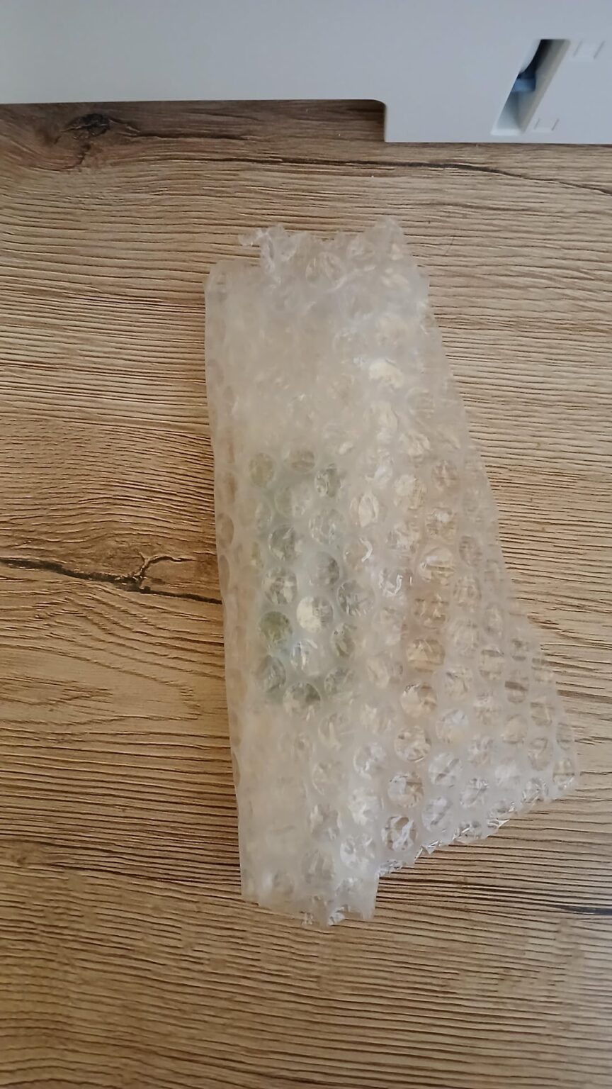 I bought RAM for a laptop via Allegro and I have to share how it was packed. I don't have a problem but I expected some packaging xD