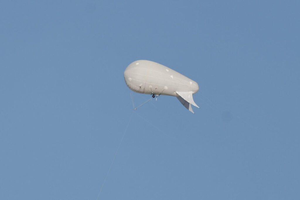 PHOTOS | A Russian airship is circling near Narva