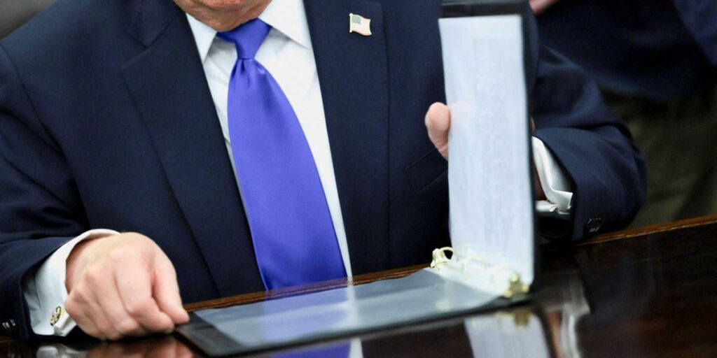 Trump sitting on 'ticking time bomb' poised to send US into 'permanent' recession: expert